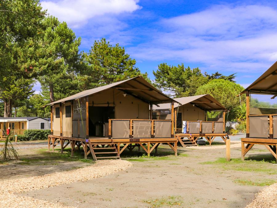 Tente en toile et en bois 5 personnes - Confort 34m² (2 chambres) - avec sanitaires 1
