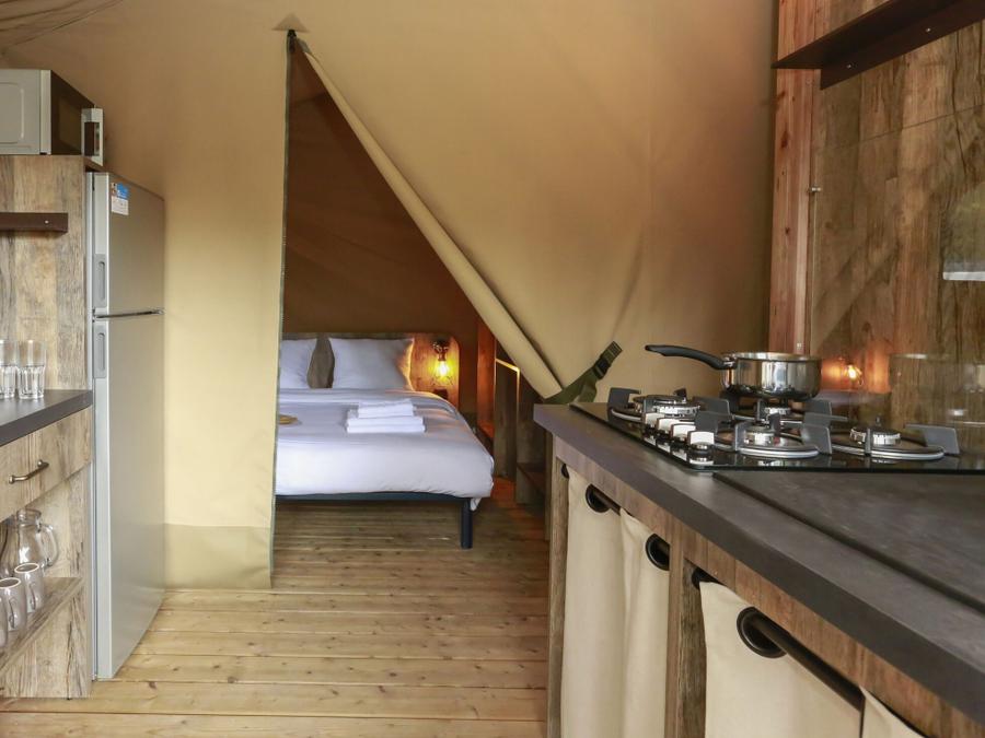 Tente en toile et en bois 5 personnes - Confort 34m² (2 chambres) - avec sanitaires 4