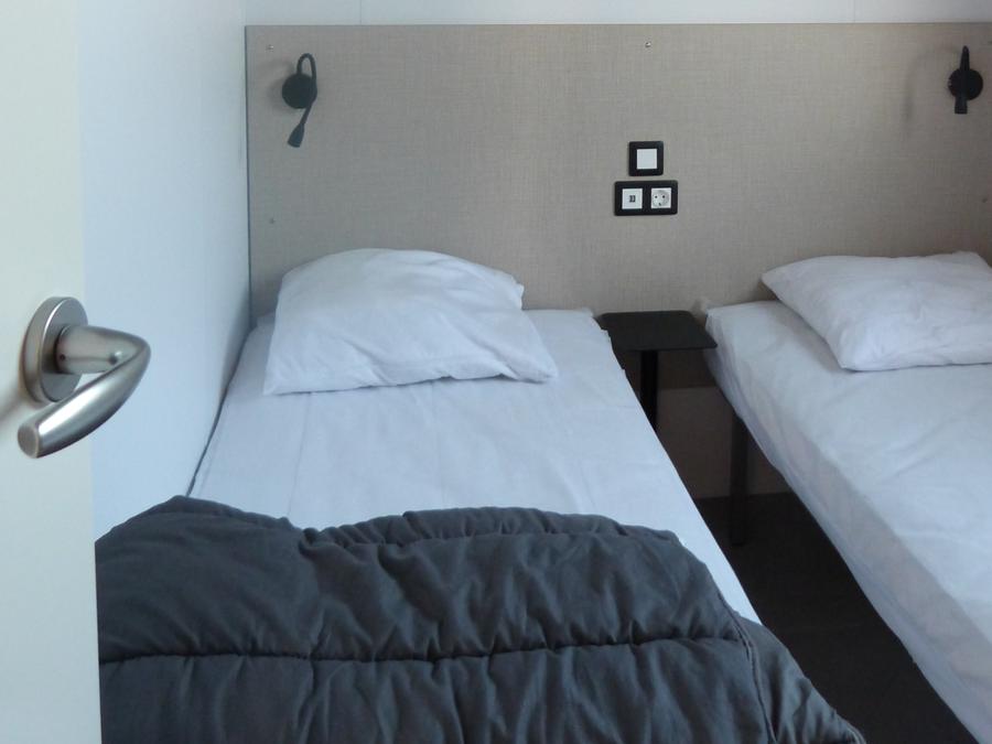 Mobilhome 4 personnes - Confort 2 chambres avec terrasse 7