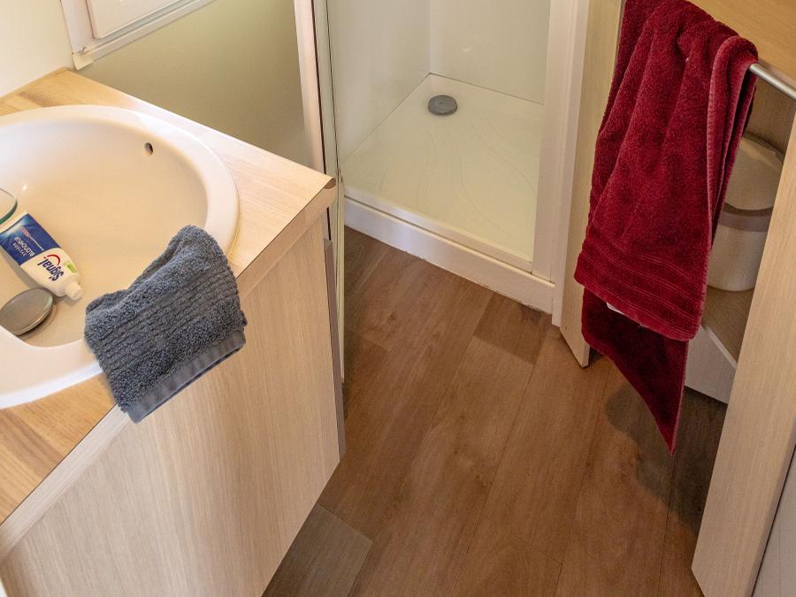 Mobilhome 4 personnes - 2 chambres avec terrasse 11