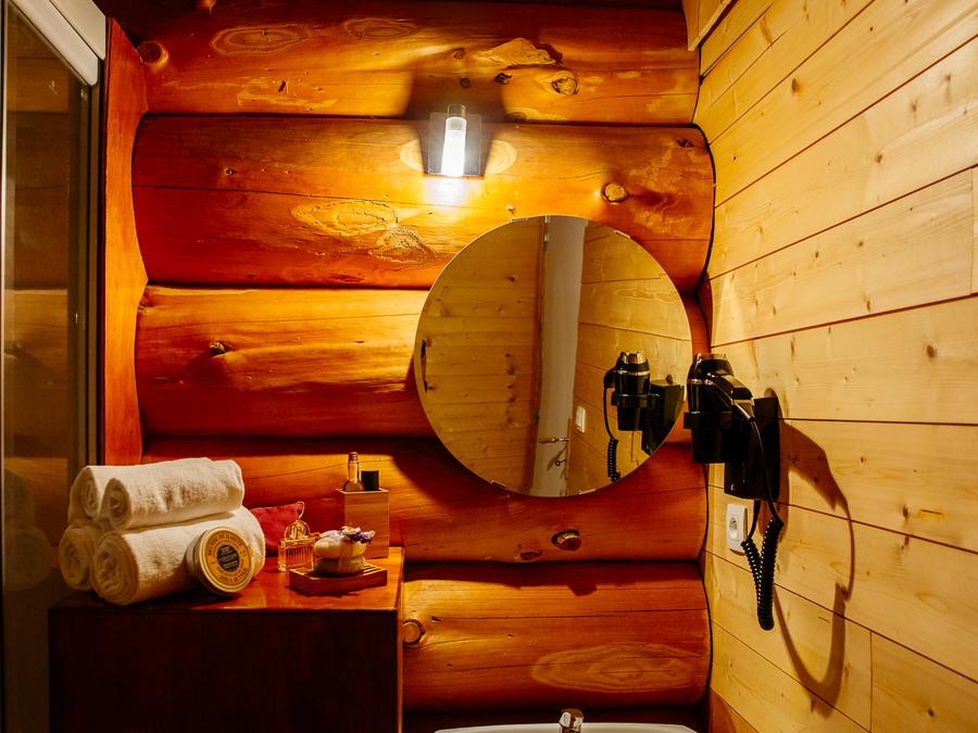 Hébergement 2 personnes - Cabane de Trappeur avec spa 6