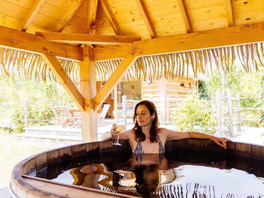 Hébergement 2 personnes - Cabane indonésienne avec spa 1