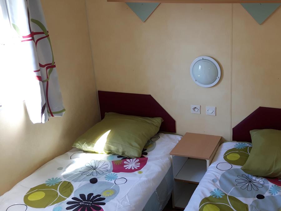 Mobilhome 4 personnes - Mobil home Confort 2 chambres 28m² + terrasse 9m² + climatisation + TV 4 pers 5