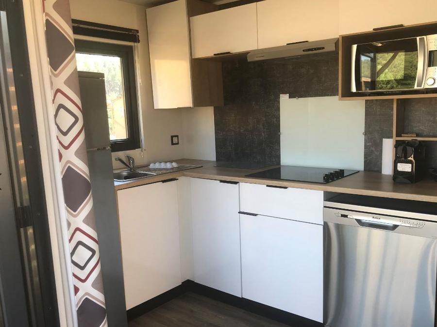 Mobilhome 4 personnes - Mobil-home Premium 29m² 2 chambres + terrasse 21m² + TV + LV + Clim + plancha 4 pers Mobil-home Premium 29m² 2 chambres + terrasse 21m² + TV + LV + Clim + plancha 4 pers 4