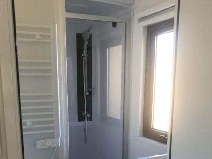 Mobilhome 4 personnes - Mobil-home Premium 29m² 2 chambres + terrasse 21m² + TV + LV + Clim + plancha 4 pers Mobil-home Premium 29m² 2 chambres + terrasse 21m² + TV + LV + Clim + plancha 4 pers 6