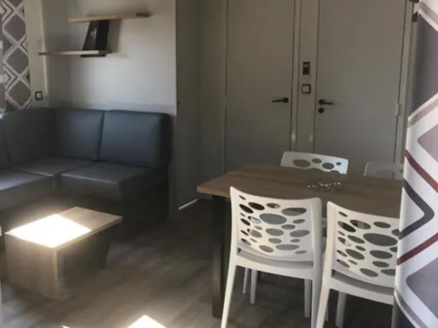 Mobilhome 4 personnes - Mobil-home Premium 29m² 2 chambres + terrasse 21m² + TV + LV + Clim + plancha 4 pers Mobil-home Premium 29m² 2 chambres + terrasse 21m² + TV + LV + Clim + plancha 4 pers 5