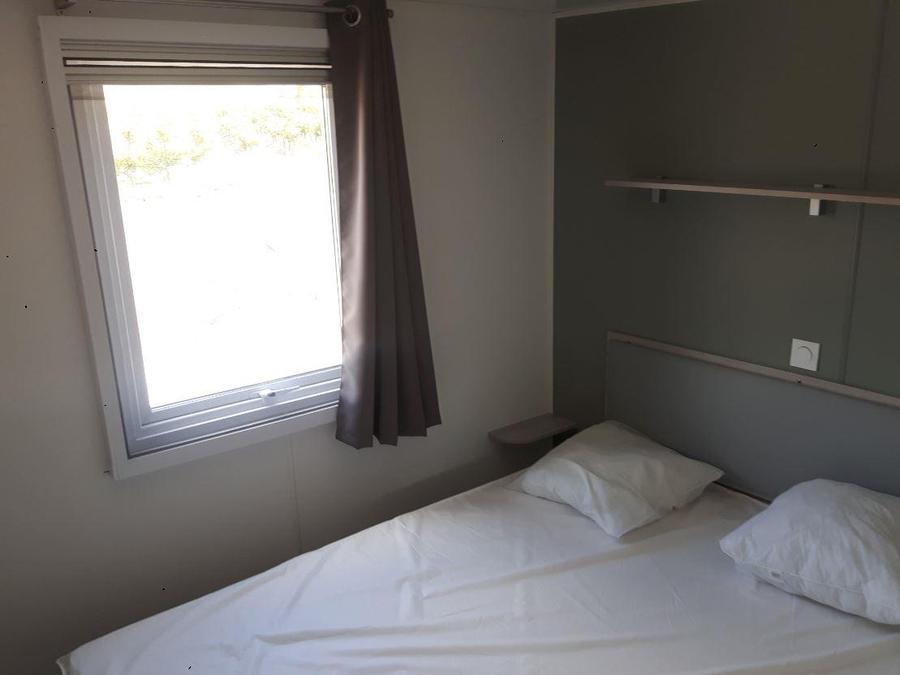 Mobilhome 4 personnes - Homeflower Premium 29 m² 2 chambres + terrasse 17m² + TV + LV + Clim + plancha 4 pers 5