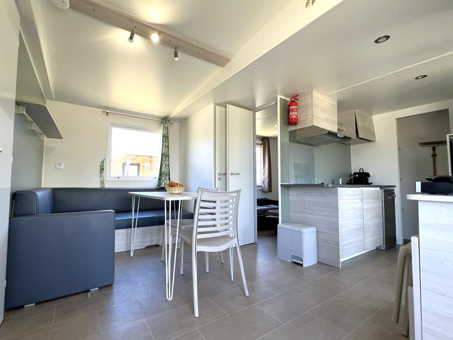 Mobilhome 4 personnes - Homeflower Premium 29 m² 2 chambres + terrasse 17m² + TV + LV + Clim + plancha 4 pers 9