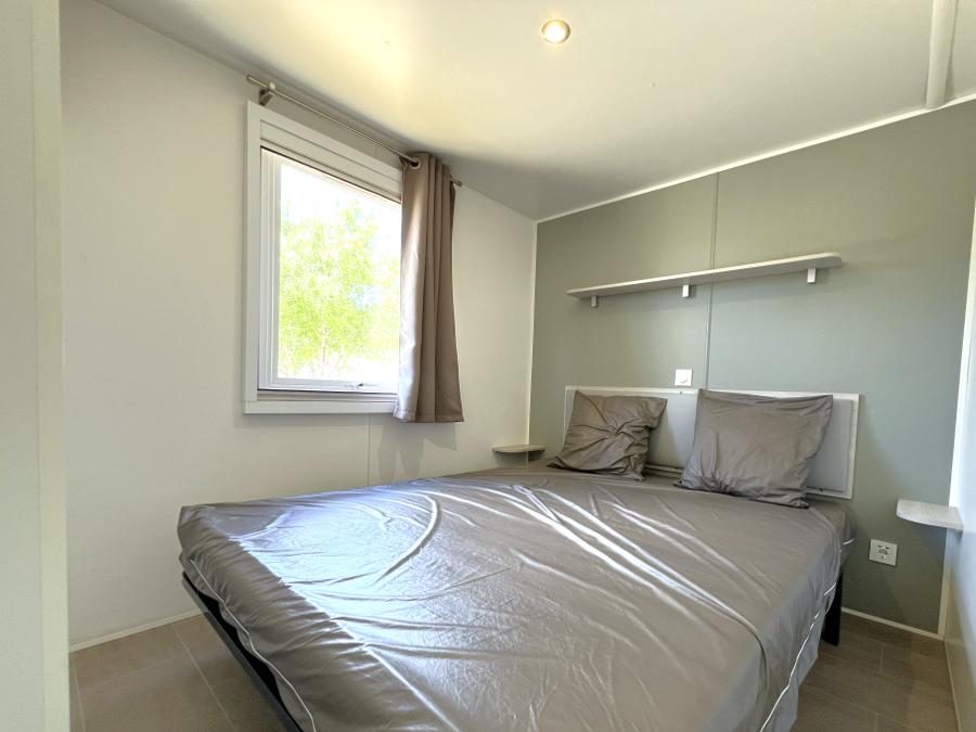 Mobilhome 4 personnes - Homeflower Premium 29 m² 2 chambres + terrasse 17m² + TV + LV + Clim + plancha 4 pers 12