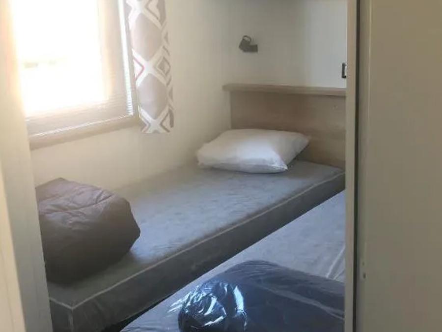 Mobilhome 6 personnes - Mobil-home Premium 32 m² 3 chambres + terrasse 21m² + TV + LV + clim + plancha 6 pers 8