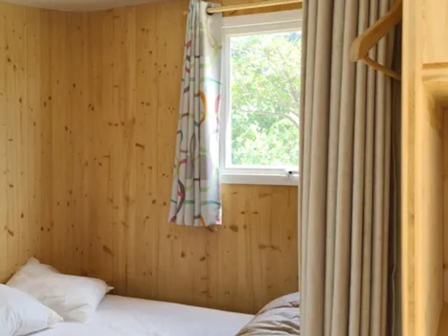 Tente en toile et en bois 5 personnes - Cahute des randonneurs 18m² - 2 chambres - sans sanitaire 5 pers 3