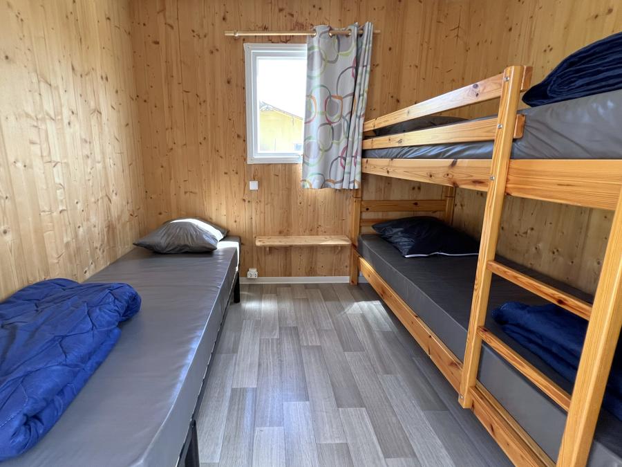 Tente en toile et en bois 5 personnes - Cahute des randonneurs 18m² - 2 chambres - sans sanitaire 5 pers 11