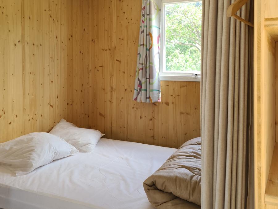 Tente en toile et en bois 5 personnes - Cahute des randonneurs 18m² - 2 chambres - sans sanitaire 5 pers 5