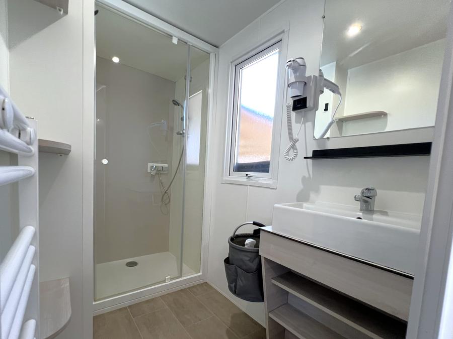 Mobilhome 10 personnes - Mobil-home Tribu Premium 5 chambres + terrasse 44m² + TV + LV + clim + plancha + 2 SDB 10 pers 11