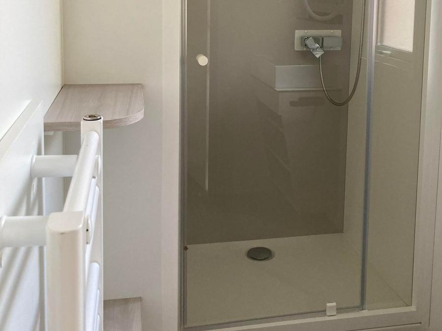 Mobilhome 10 personnes - Mobil-home Tribu Premium 5 chambres + terrasse 44m² + TV + LV + clim + plancha + 2 SDB 10 pers 5