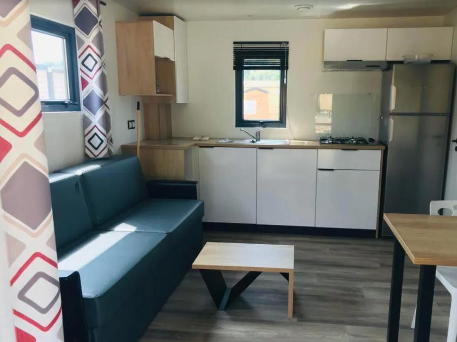 Mobilhome 2 personnes - Mobil-home Premium 22 m² 1 chambre + terrasse 17m² + TV + LV + Climatisation + Plancha 2 pers 1