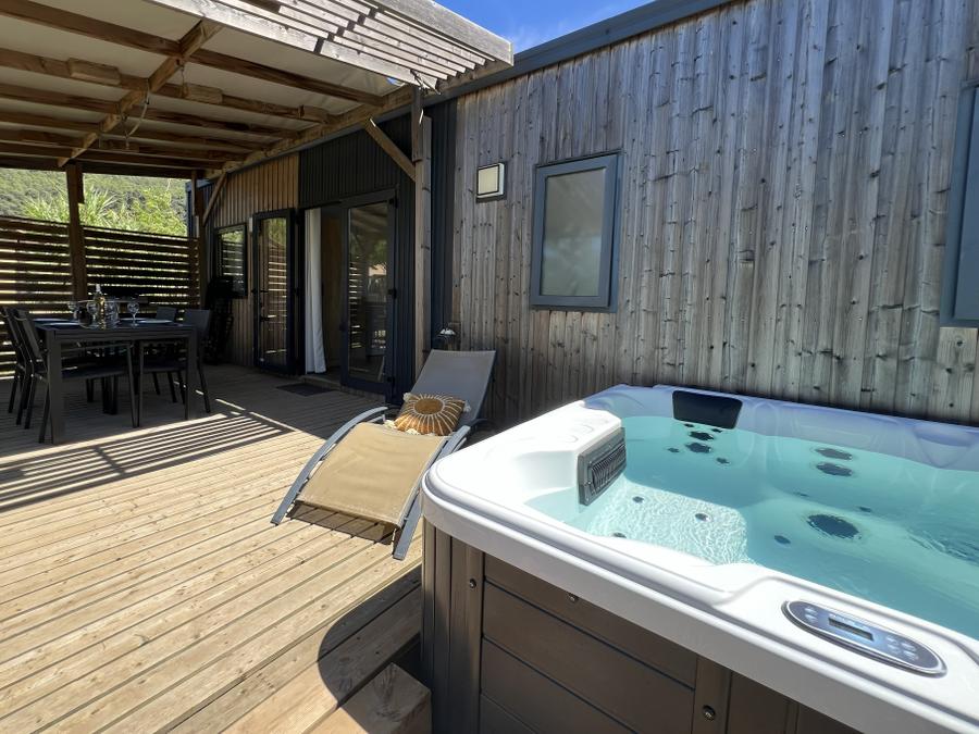 Mobilhome 6 personnes - Mobil-home Premium 38 m² 3 chambres + terrasse 21m² + TV + LV + clim + plancha + 2 SDB 6 pers 6