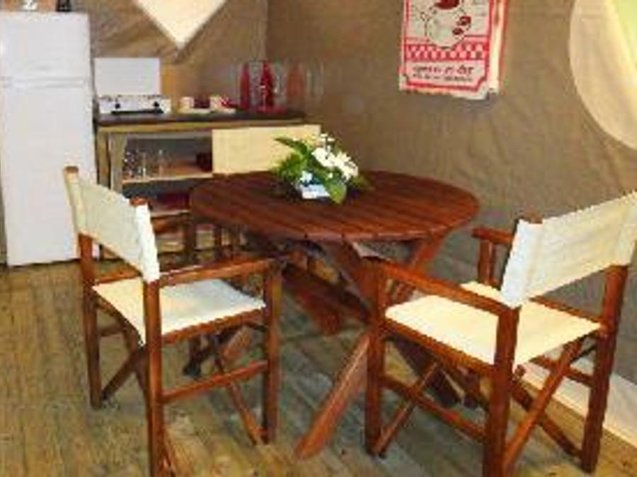 Bungalow toilé 4 personnes 2