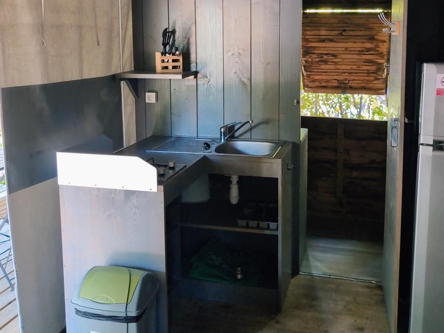 Tente en toile et en bois 4 personnes - Cabane Lodge sur Pilotis Confort 27m² - 2 chambres + terrasse couverte 4