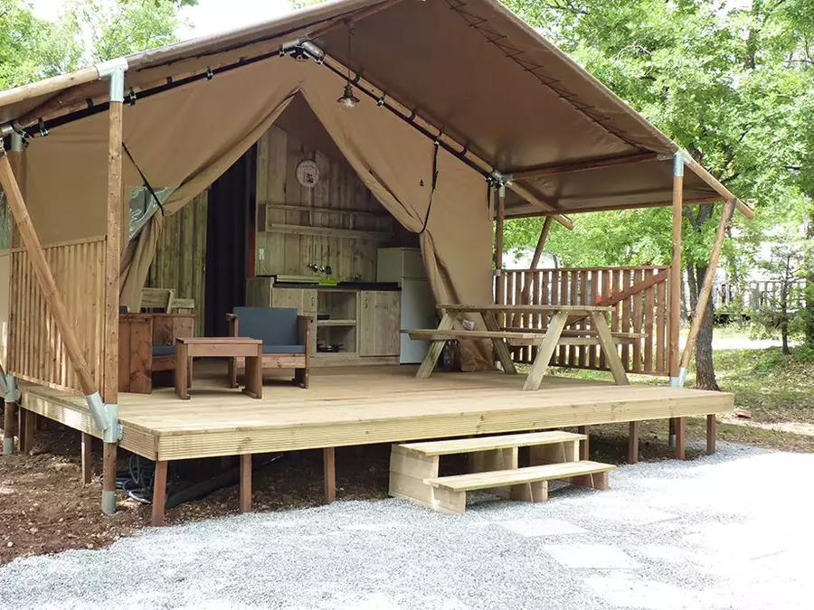 Tente en toile et en bois 4 personnes - Safari Confort 27m² - 2 chambres + terrasse couverte 0