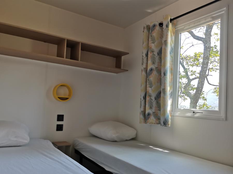 Mobilhome 4 personnes - Premium 29m² - 2 chambres + terrasse semi-couverte + TV + LV + clim + draps inclus 3