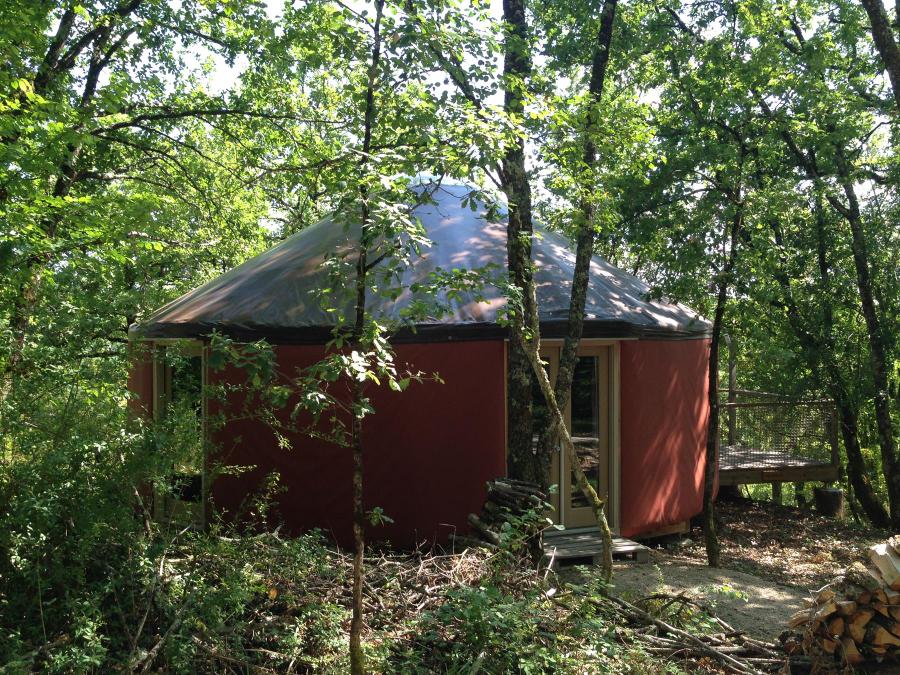 Hébergement 2 personnes - Yourte moderne 2 personnes inclus possible 4 personnes en supplément auprès du camping 1