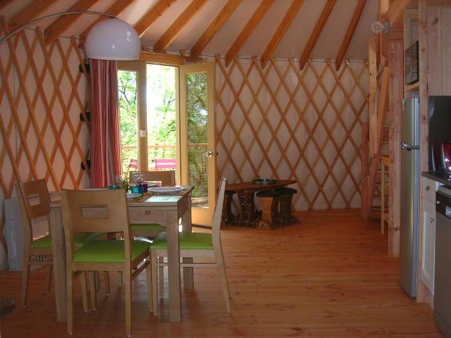 Hébergement 2 personnes - Yourte moderne 2 personnes inclus possible 4 personnes en supplément auprès du camping 12