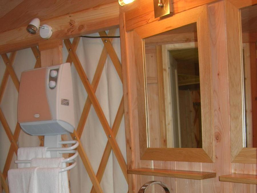 Hébergement 2 personnes - Yourte moderne 2 personnes inclus possible 4 personnes en supplément auprès du camping 5