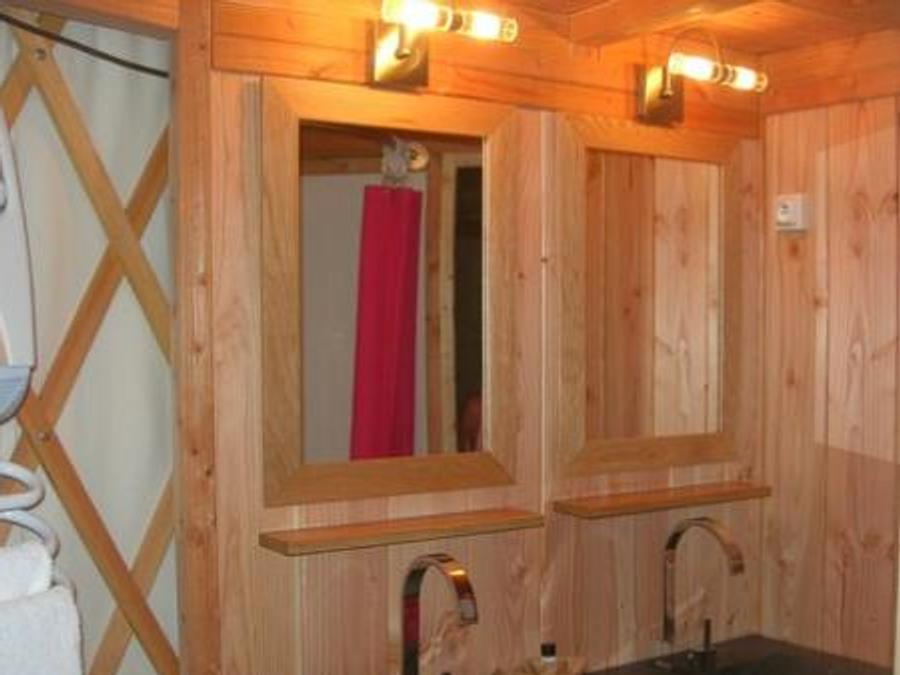 Hébergement 2 personnes - Yourte moderne 2 personnes inclus possible 4 personnes en supplément auprès du camping 10