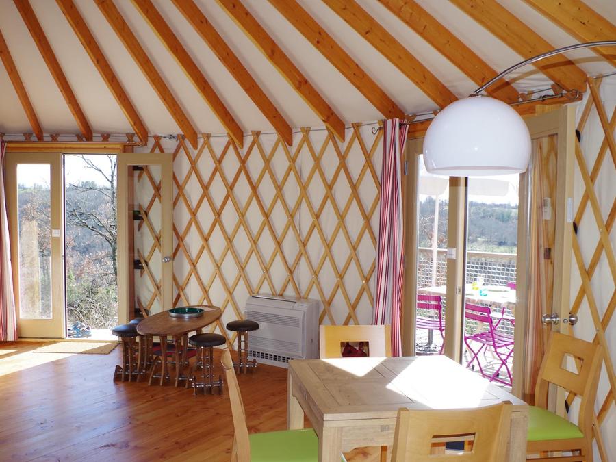 Hébergement 2 personnes - Yourte moderne 2 personnes inclus possible 4 personnes en supplément auprès du camping 3