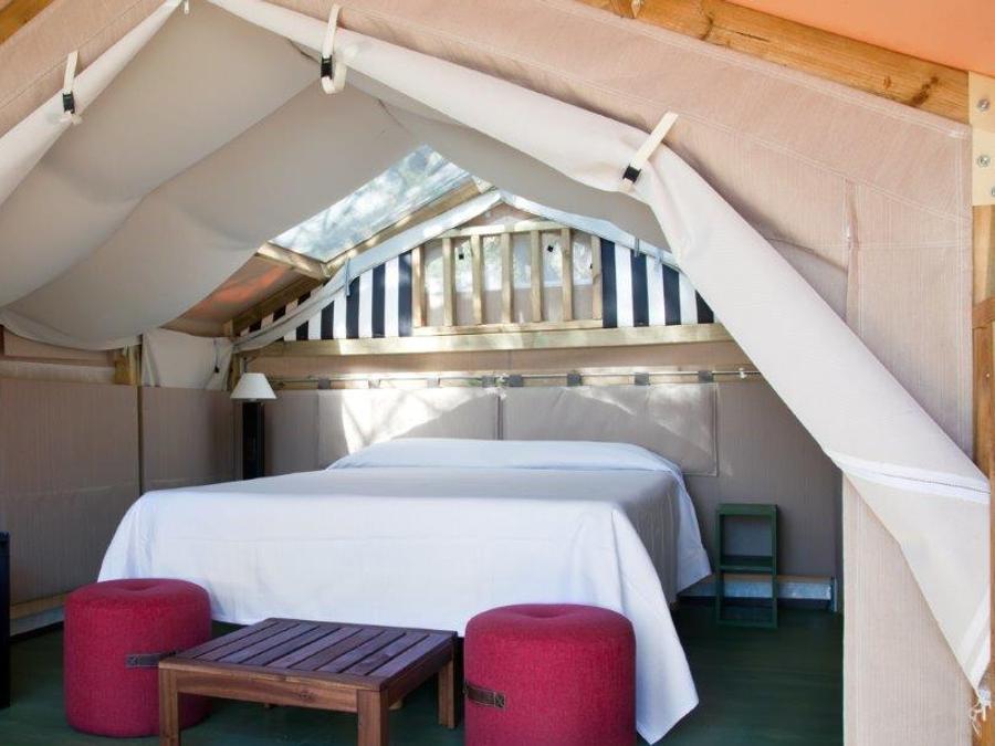 Tente en toile et en bois 2 personnes - MINI LODGE TENT (sans sanitaire) équipée d'un petit réfrigérateur 1