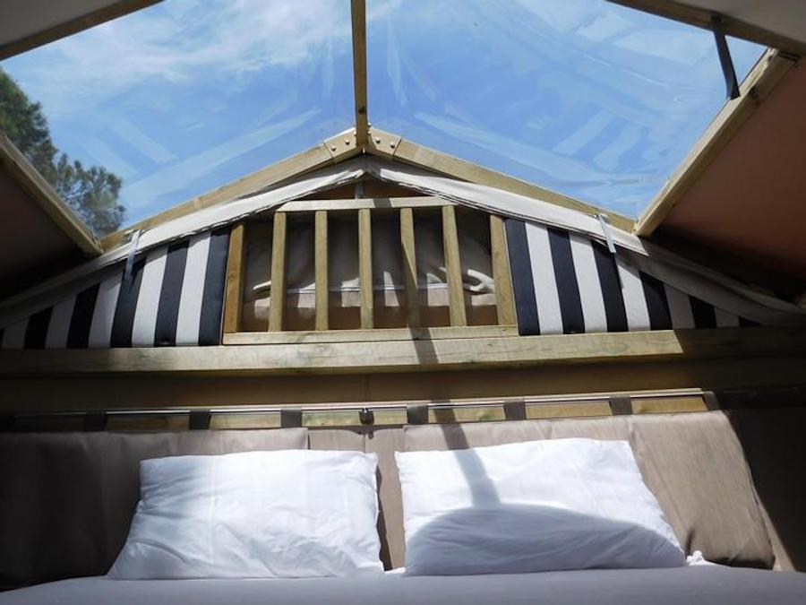 Tente en toile et en bois 2 personnes - MINI LODGE TENT (sans sanitaire) équipée d'un petit réfrigérateur 3