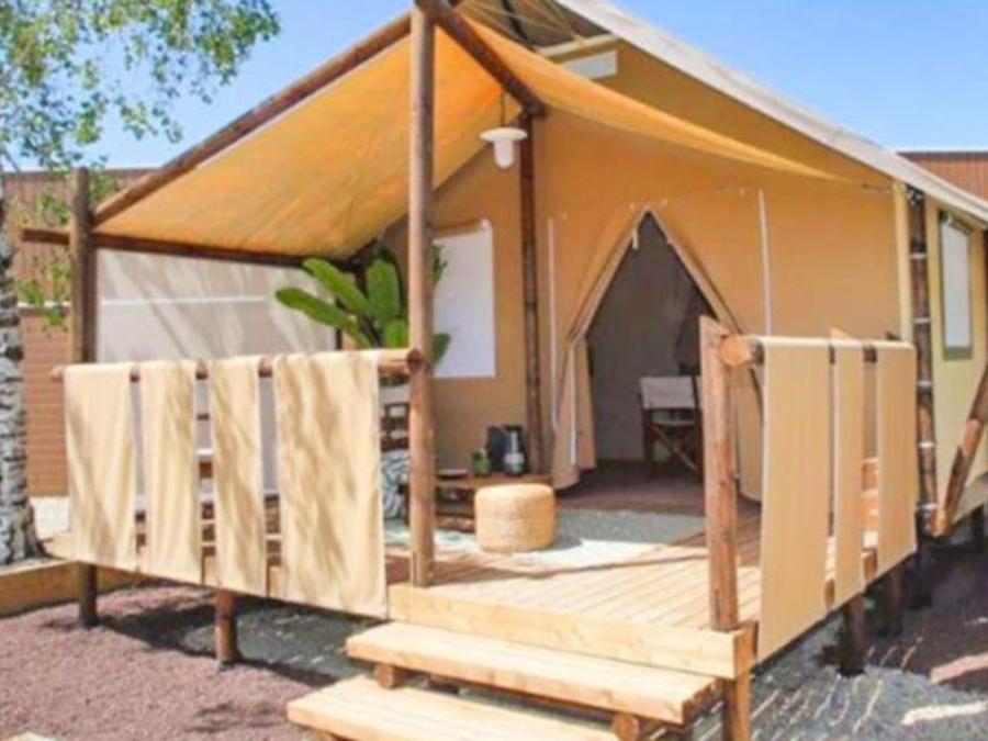 Bungalow toilé 4 personnes - JUNGLE LODGE sans sanitaires, sans eau 0