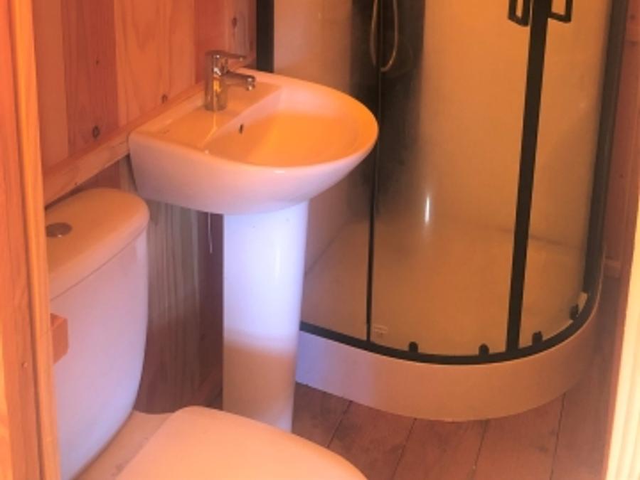 Tente en toile et en bois 5 personnes - Crusoé avec Sanitaires. Arrivée 16h Départ 10h. Max 5