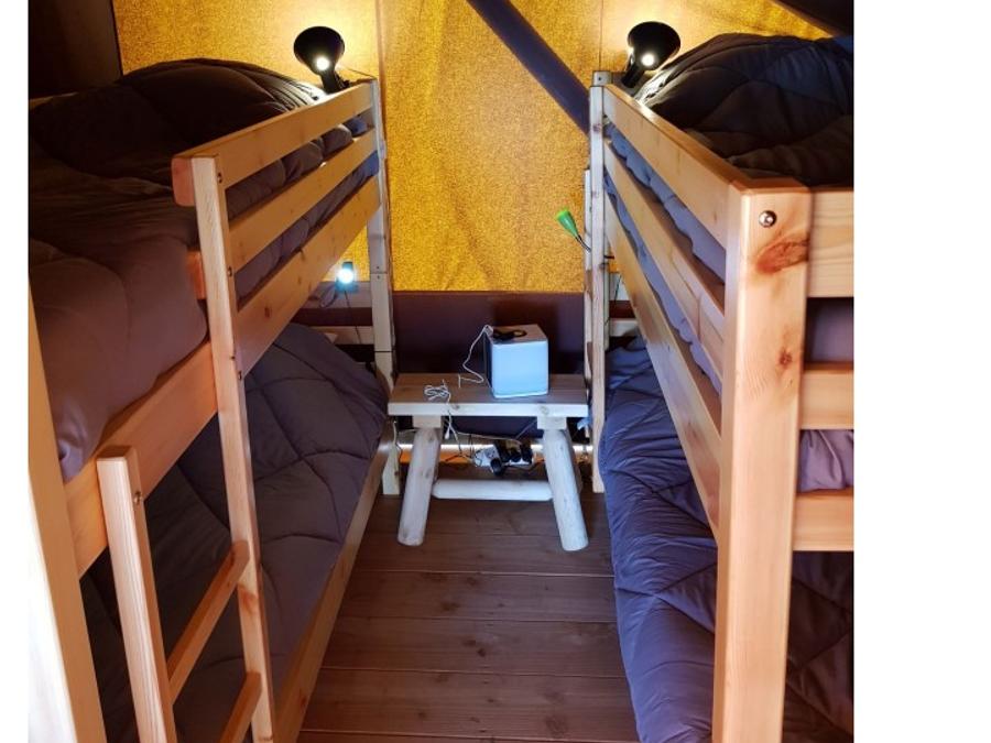 Tente en toile et en bois 5 personnes - Crusoé avec Sanitaires. Arrivée 16h Départ 10h. Max 2