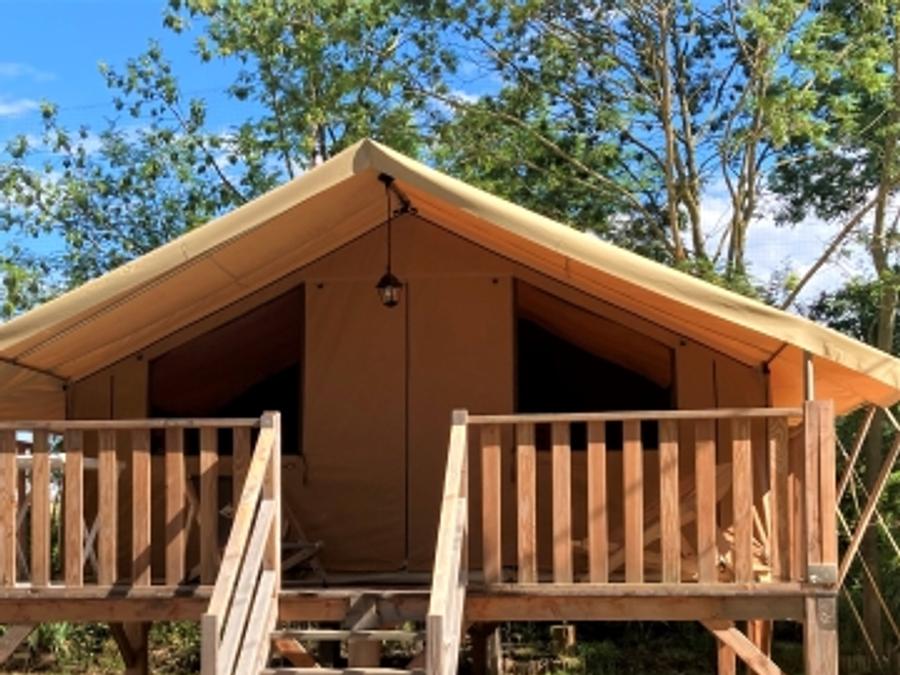 Tente en toile et en bois 5 personnes - Tente Pilotis 2 chambres. Arrivée 16h Départ 10h. Max 0