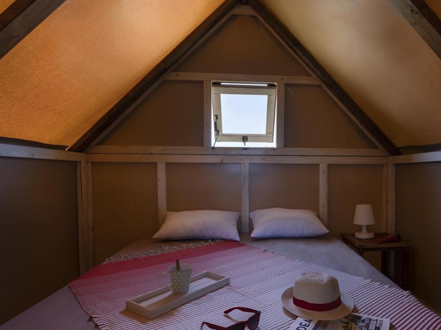 Tente en toile et en bois 4 personnes - Bivouac Insolite 2 chambres 4