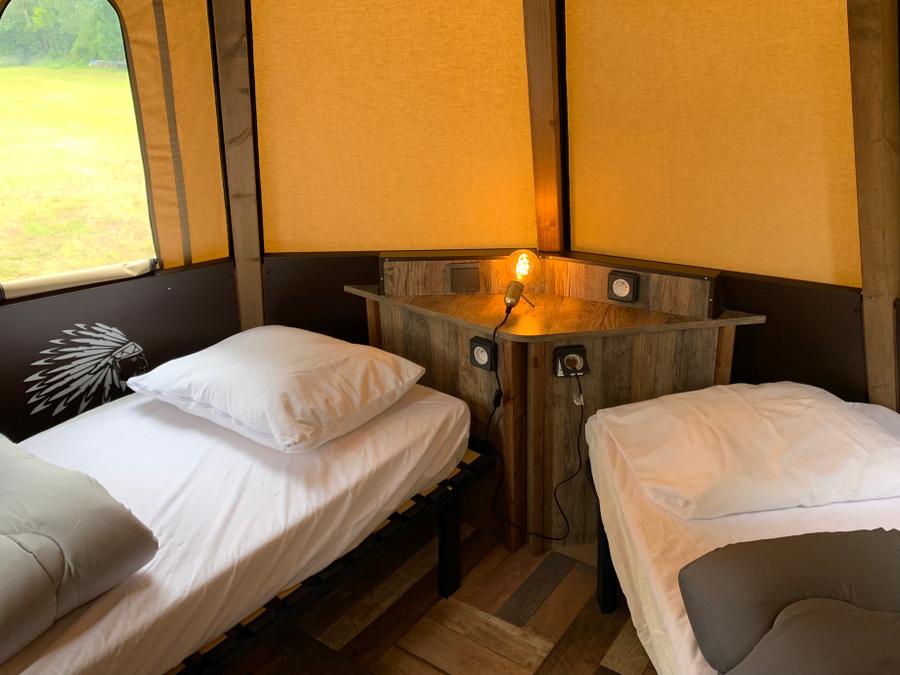 Hébergement 4 personnes - Indienne Tipi Home 8