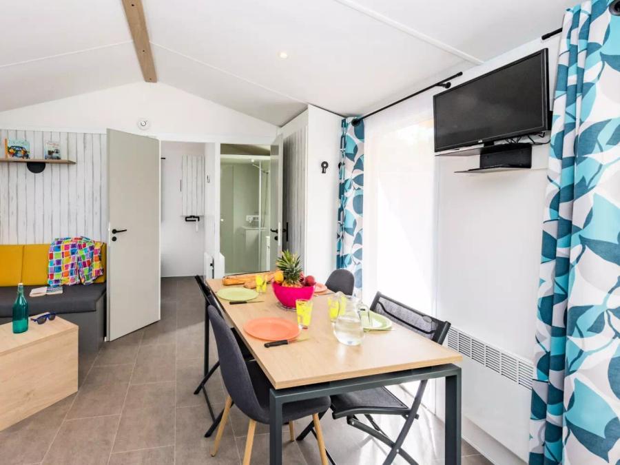 Mobilhome 4 personnes - 3 Pièces 4 Personnes + TV - 4 soleils 7