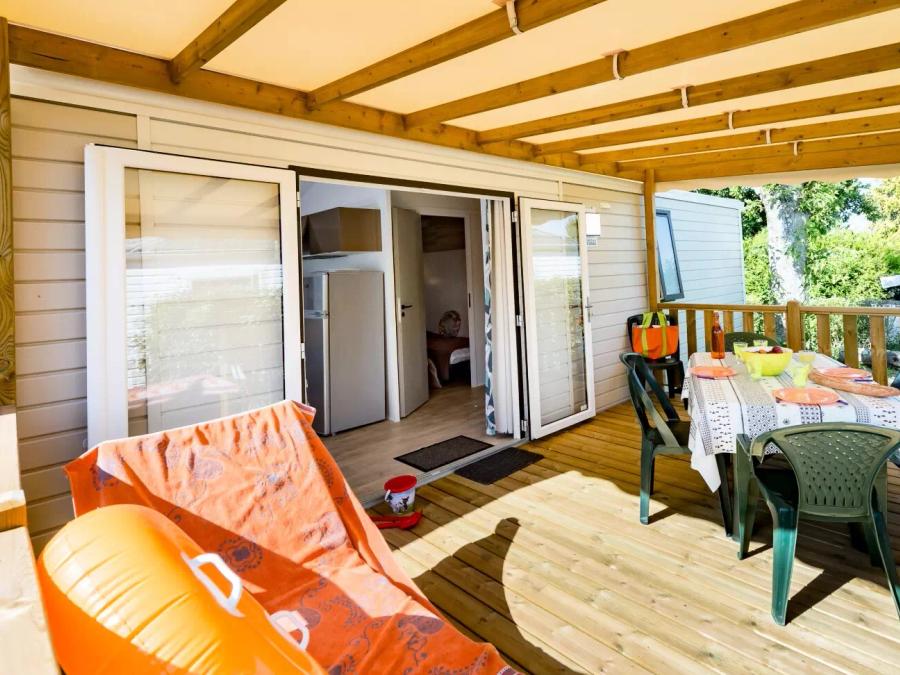 Mobilhome 4 personnes - 3 Pièces 4 Personnes + TV - 4 soleils 17