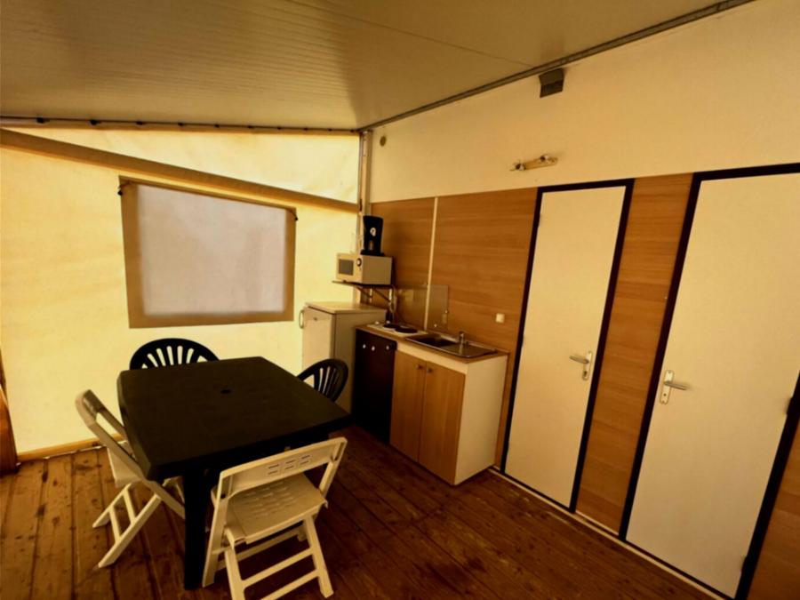 Bungalow toilé 4 personnes - Tithome sans douche 1