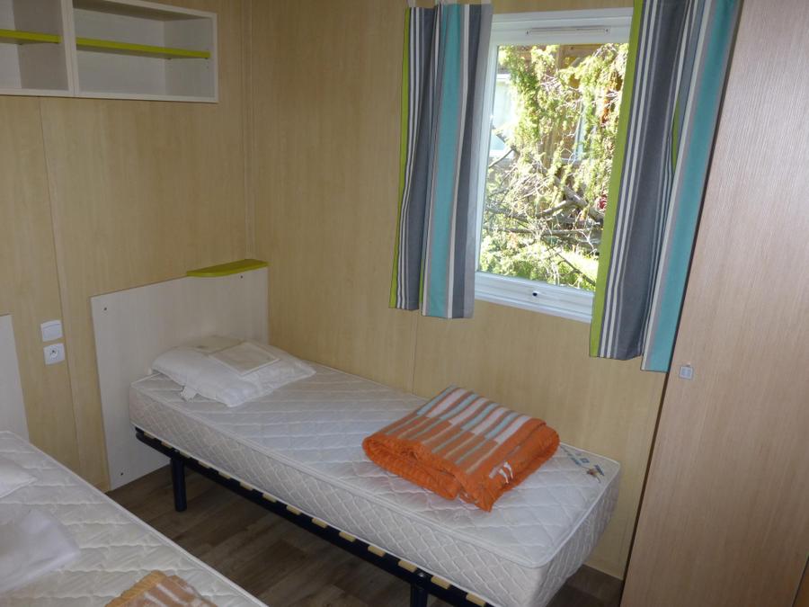 Chalet 4 personnes - Chalet Charmille Confort 24-26.5m² (2 chambres) - Terrasse couverte 12m² - TV 4 pers 5