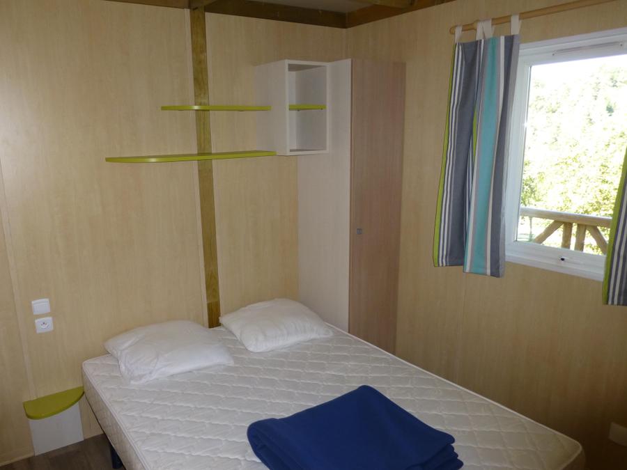 Chalet 4 personnes - Chalet Charmille Confort 24-26.5m² (2 chambres) - Terrasse couverte 12m² - TV 4 pers 7