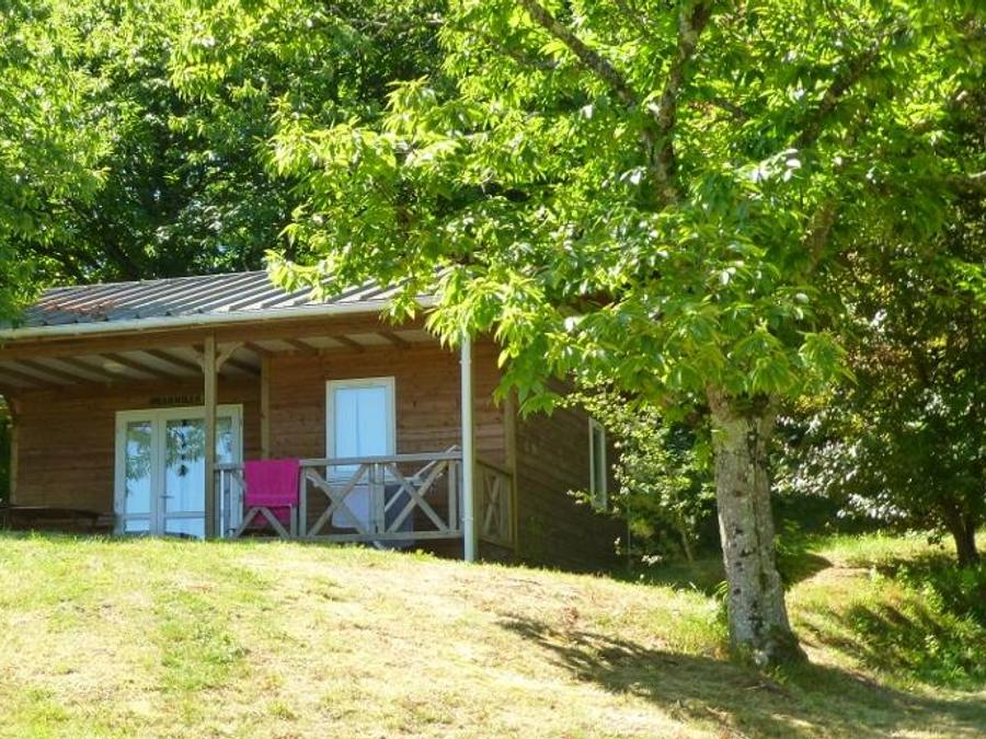 Chalet 4 personnes - Chalet Charmille Confort 24-26.5m² (2 chambres) - Terrasse couverte 12m² - TV 4 pers 0