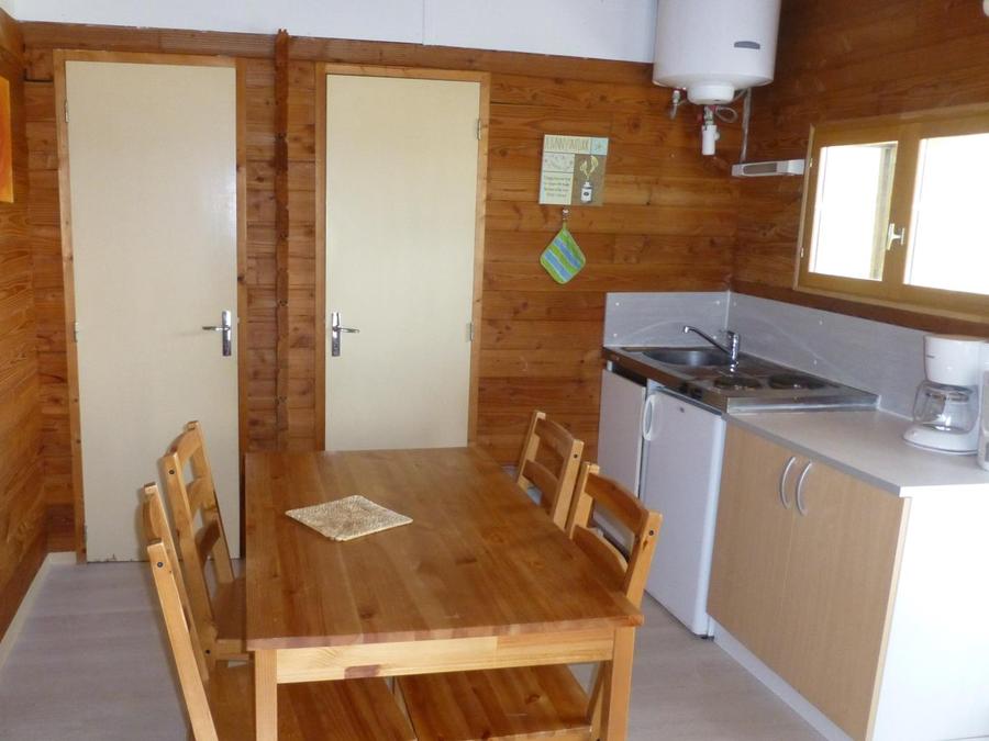 Chalet 4 personnes - Chalet Standard 25m² (2 chambres) 2 adultes et 2 enfants- Terrasse couverte 10m² - Sans sanitaires 4 pers 2