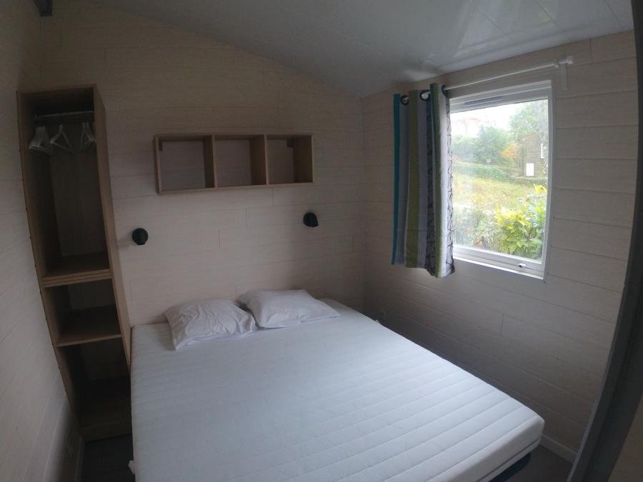 Chalet 4 personnes - Chalet Premium 30m² (2 chambres) + terrasse couverte 12m² + clim + TV + LV 4 pers 6