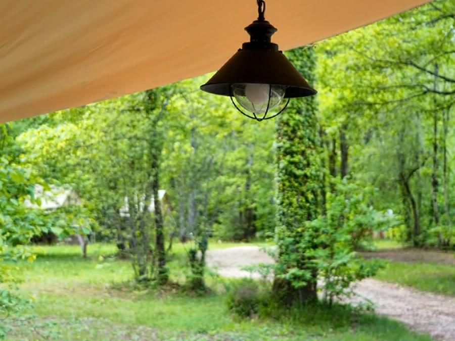 Tente en toile et en bois 5 personnes - Lodge EVASION - 2 chambres - avec sanitaires 13