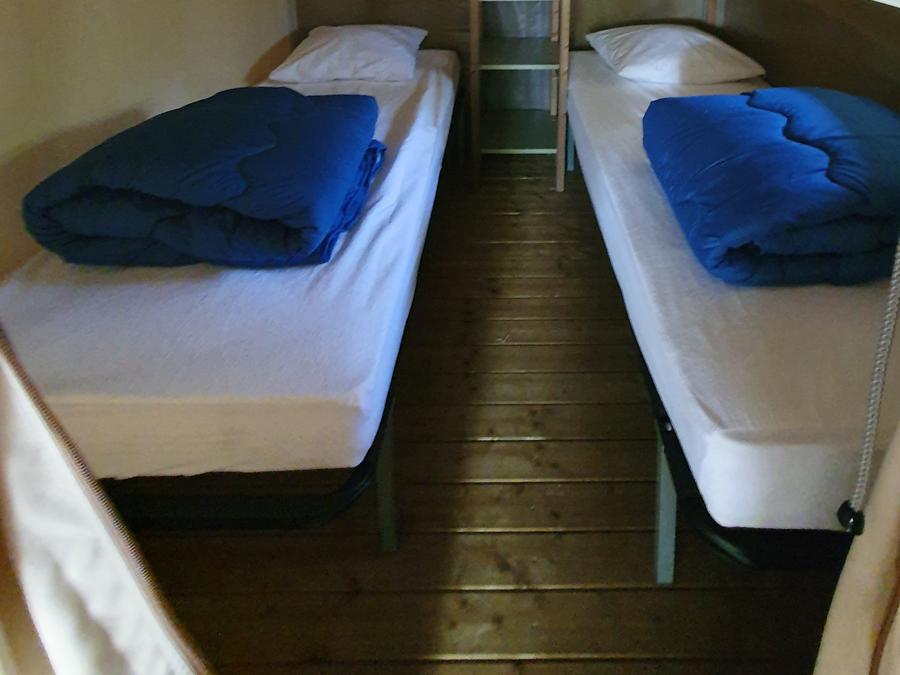 Lodge 4 personnes - Mini-Wood sur pilotis en toile , sans sanitaires, pour 4 personnes 6