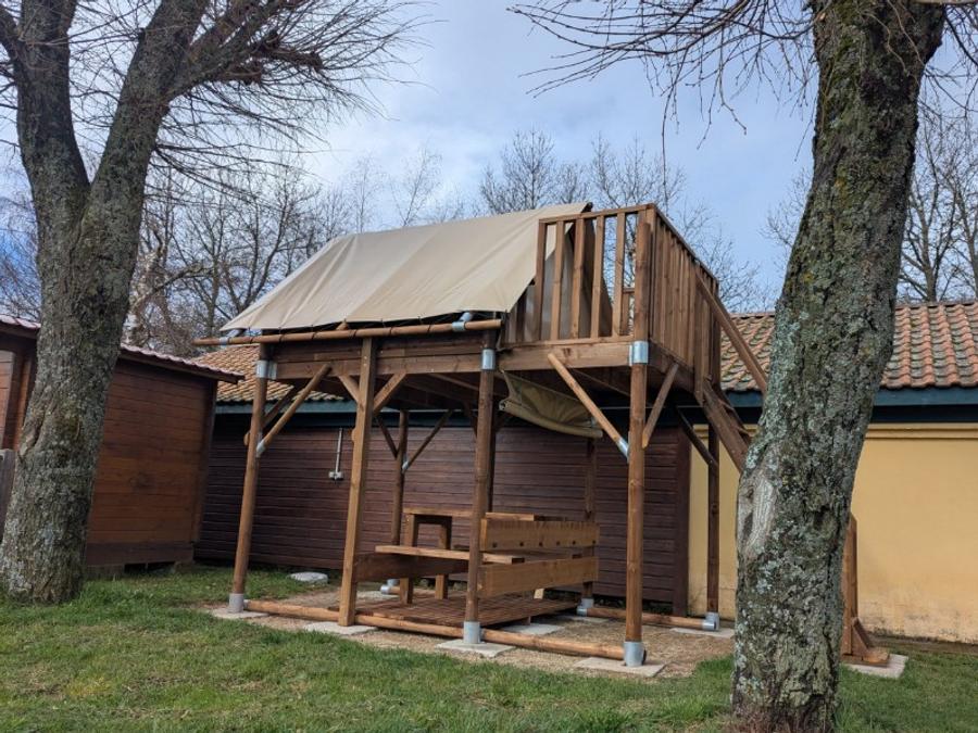 Tente en toile et en bois 2 personnes - Tente Bivouac sur pilotis bois et toile, sans sanitaires pour 2 personnes 2