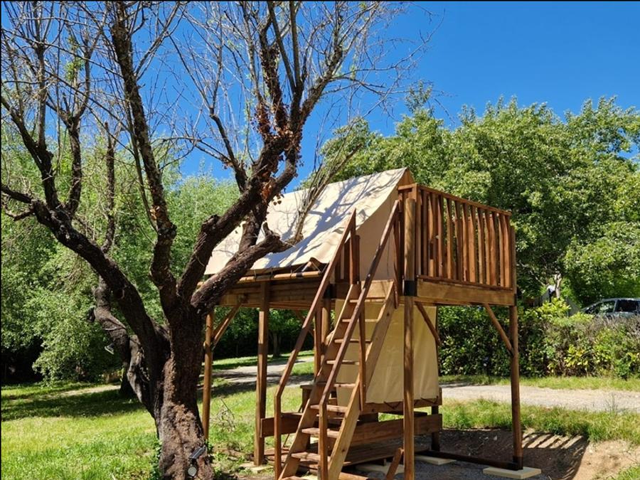 Tente en toile et en bois 2 personnes - Tente Bivouac sur pilotis bois et toile, sans sanitaires pour 2 personnes 1
